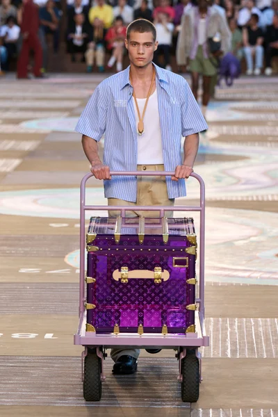 Look 28